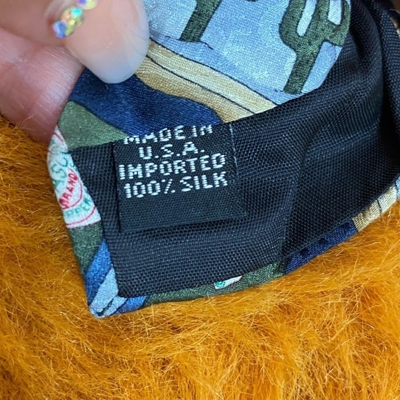 Wild west themed Tabasco sauce tie - Picture 4 of 6